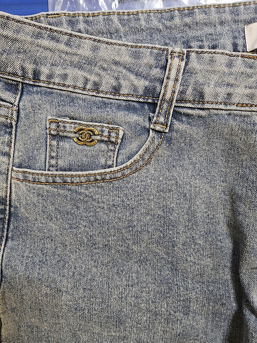 Light Blue High-Rise Women’s Jeans with Gold Button Accent - Picture 3 of 9